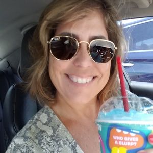 Meet your Posher, Alicia